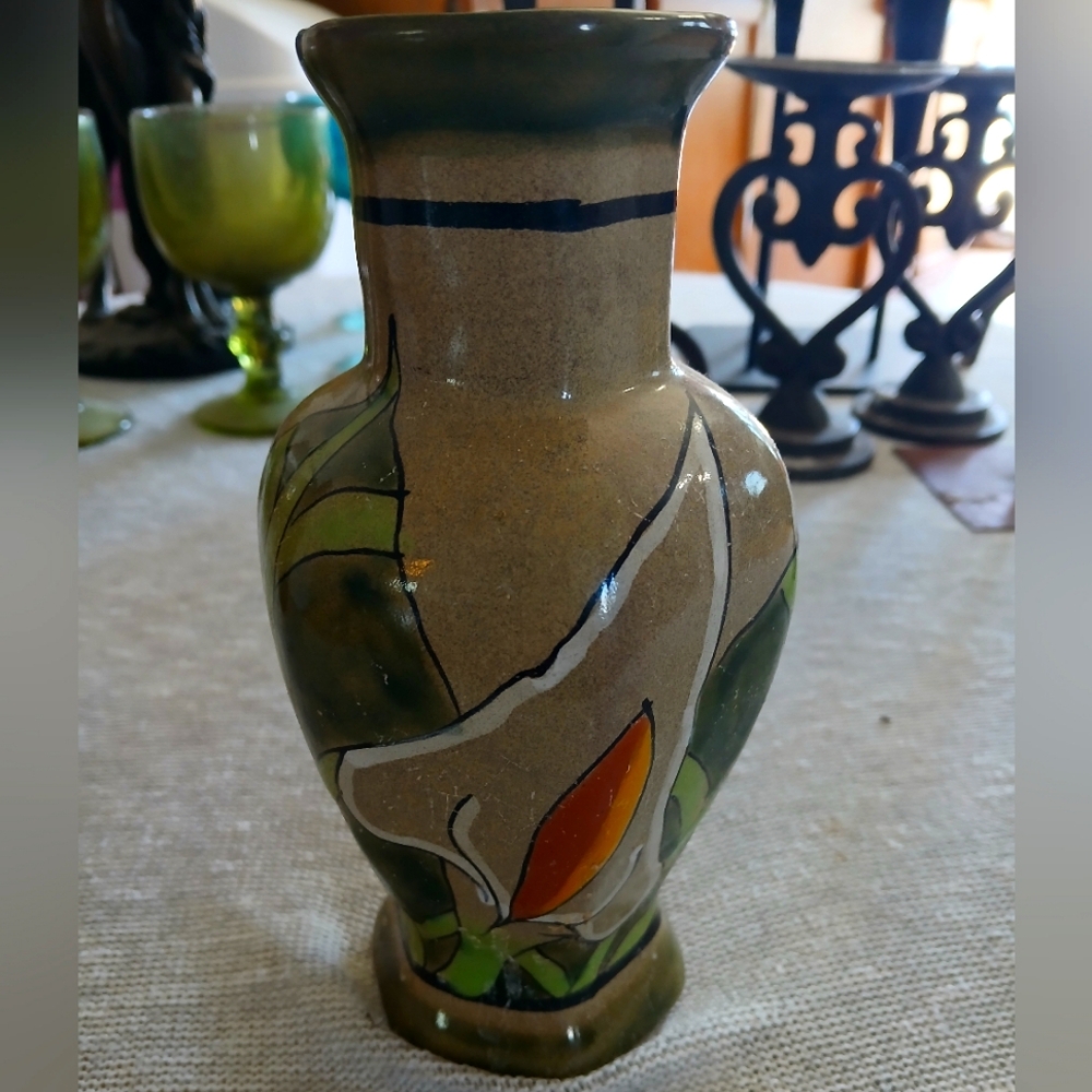 Beautiful small vase handmade in Mexico